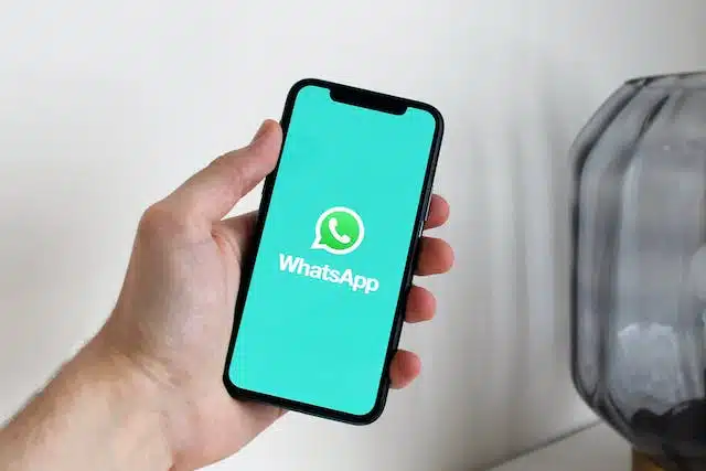 como abordar um cliente pelo whatsapp para vender